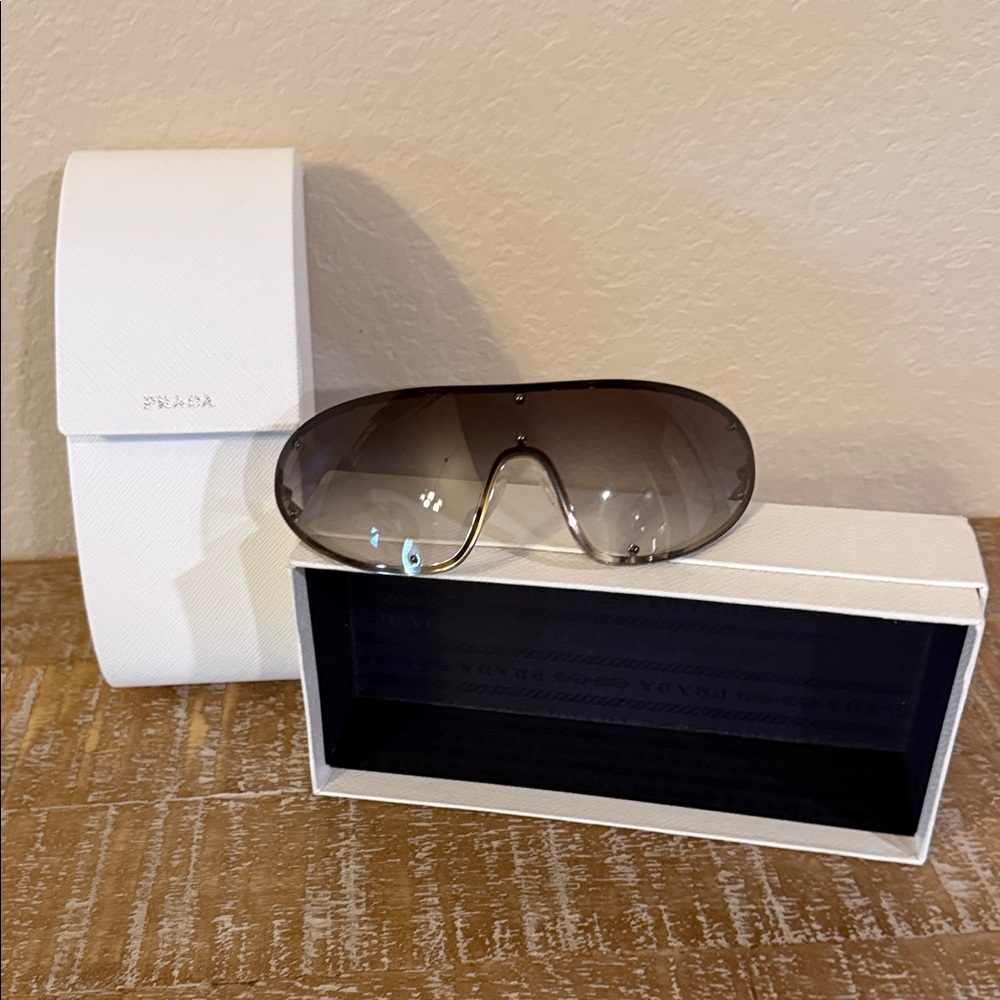 Prada Black and Brown Sunglasses with White Case